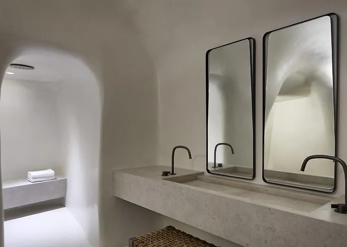 Vora Imerovigli (Santorini)