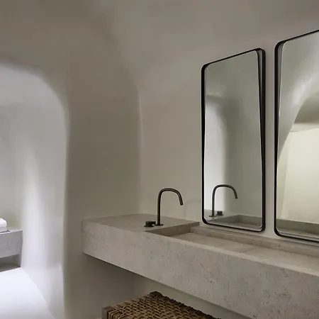 Vora Imerovigli (Santorini)